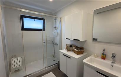 Zekeriyaköy'de Butik Sitede Dekorasyonlu Satılık İkiz villa