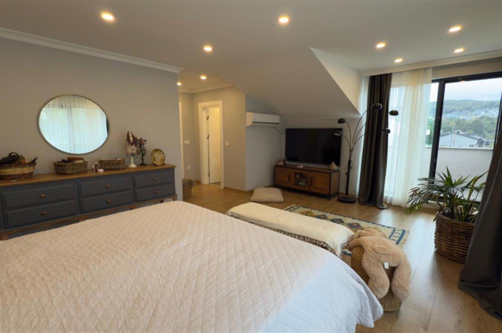 Zekeriyaköy'de Butik Sitede Dekorasyonlu Satılık İkiz villa