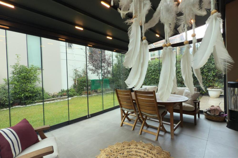 Zekeriyaköy'de Butik Sitede Dekorasyonlu Satılık İkiz villa