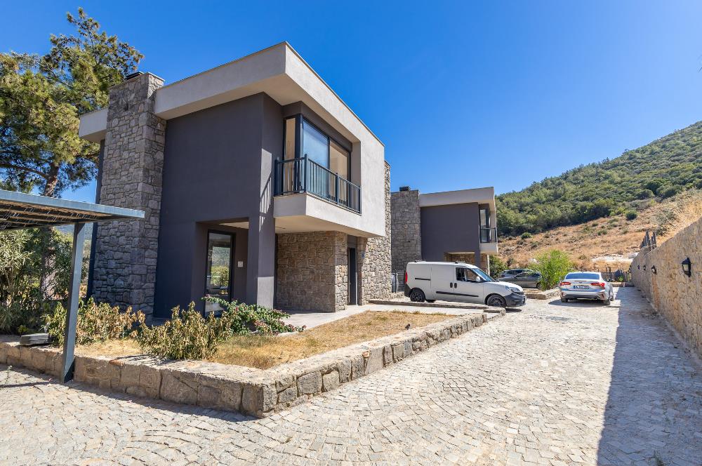 Bodrum Torba'da 695 m2 Arazi İçinde 134 m2 brüt Satılık Villa