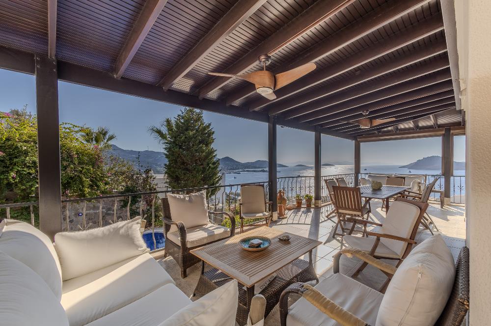 Yalıkavak'ta Deniz Manzaralı 6+2 Özel Havuzlu Villa
