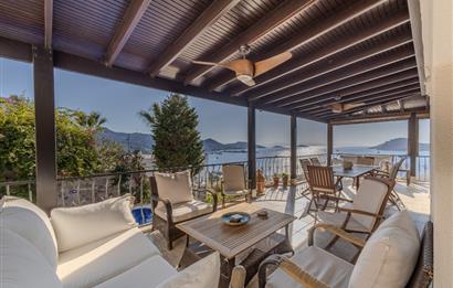 Yalıkavak'ta Deniz Manzaralı 6+2 Özel Havuzlu Villa
