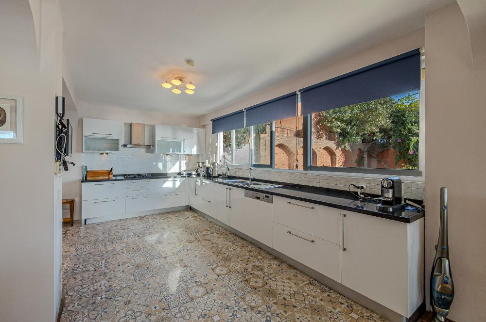 Yalıkavak'ta Deniz Manzaralı 6+2 Özel Havuzlu Villa