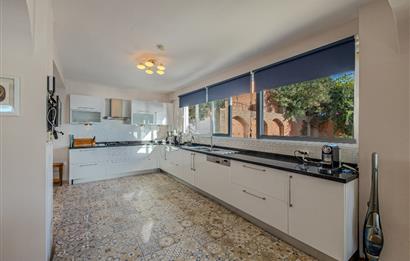 Yalıkavak'ta Deniz Manzaralı 6+2 Özel Havuzlu Villa