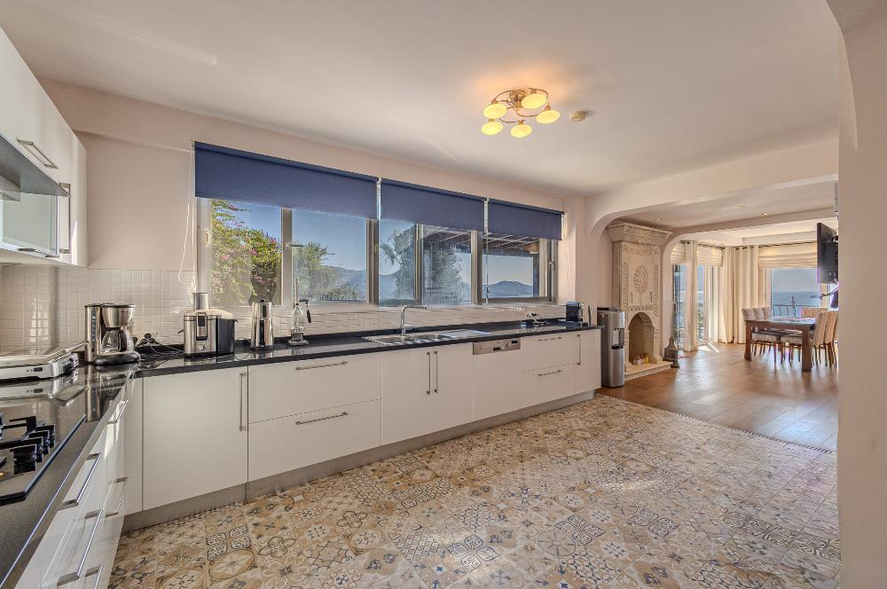Yalıkavak'ta Deniz Manzaralı 6+2 Özel Havuzlu Villa