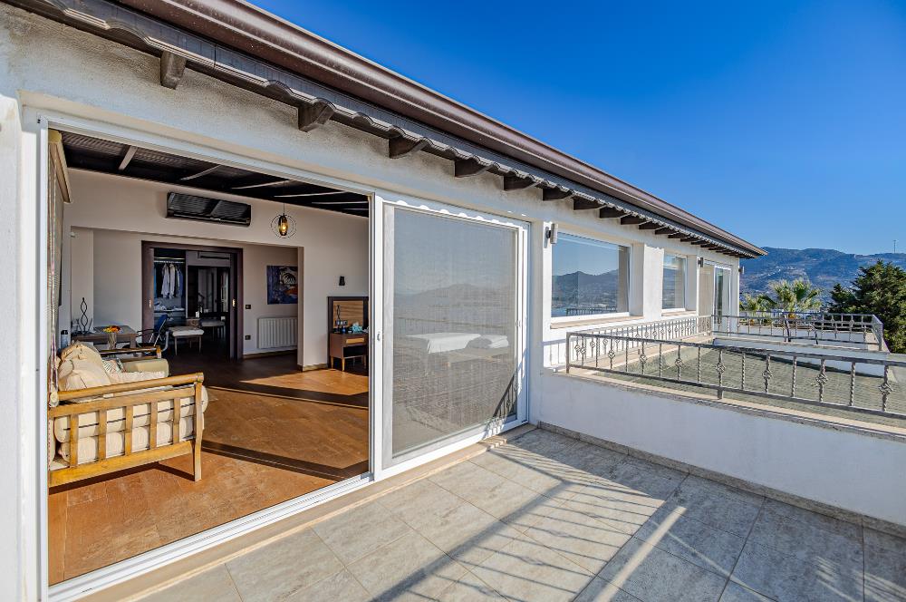 Yalıkavak'ta Deniz Manzaralı 6+2 Özel Havuzlu Villa