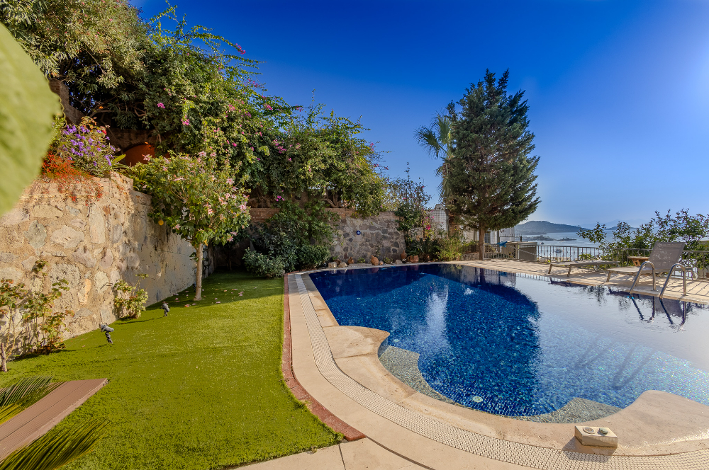 Yalıkavak'ta Deniz Manzaralı 6+2 Özel Havuzlu Villa