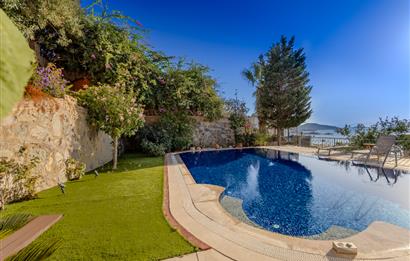 Yalıkavak'ta Deniz Manzaralı 6+2 Özel Havuzlu Villa