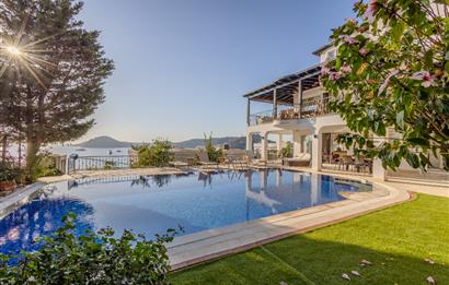 Yalıkavak'ta Deniz Manzaralı 6+2 Özel Havuzlu Villa