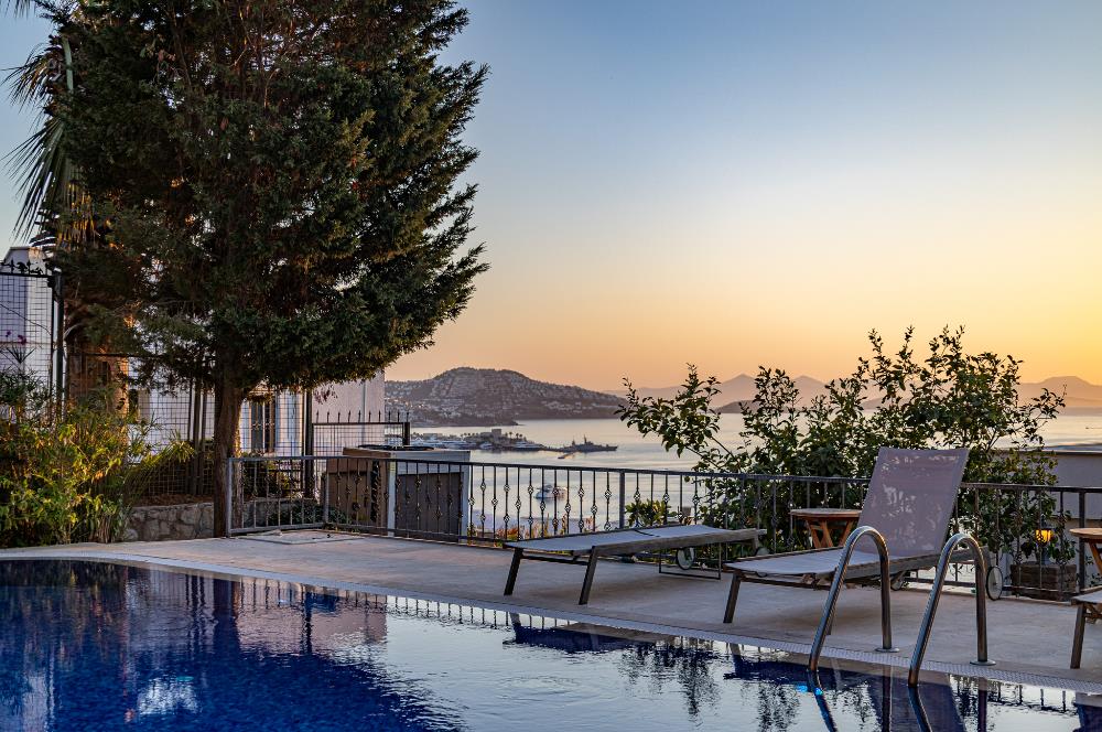 Yalıkavak'ta Deniz Manzaralı 6+2 Özel Havuzlu Villa