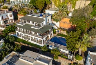 Yalıkavak'ta Deniz Manzaralı 6+2 Özel Havuzlu Villa