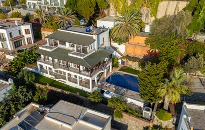 Yalıkavak'ta Deniz Manzaralı 6+2 Özel Havuzlu Villa