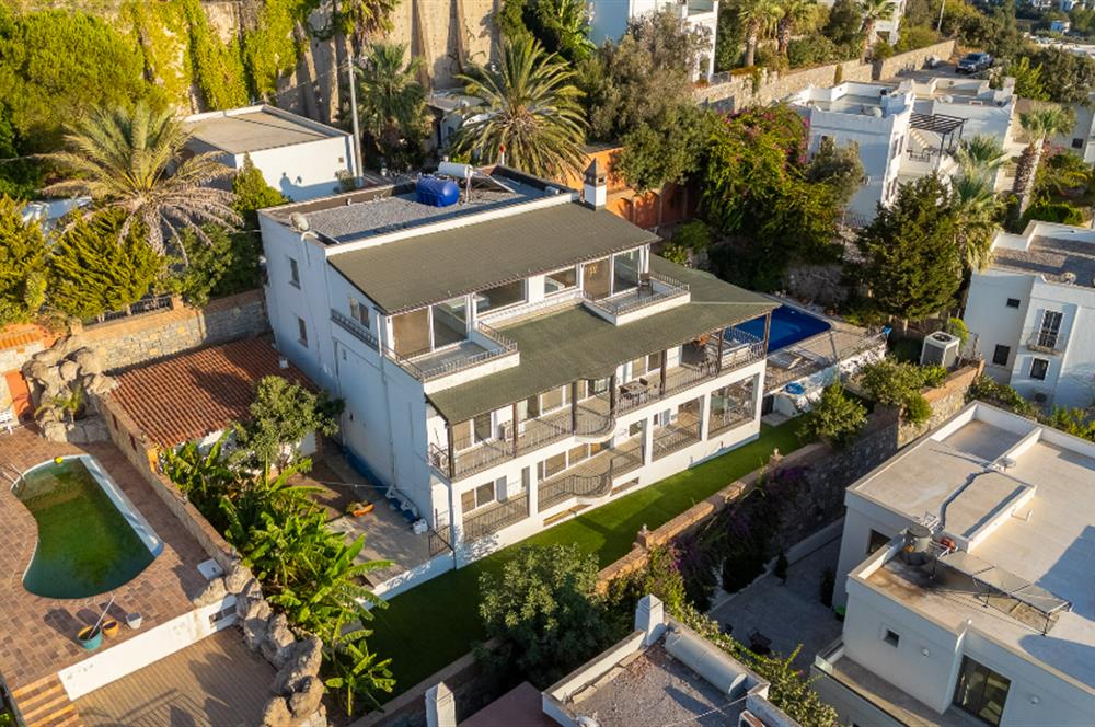 Yalıkavak'ta Deniz Manzaralı 6+2 Özel Havuzlu Villa