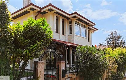 SİTE İÇİNDE BAHÇELİ HAVUZLU K.OTOPARKLI GÜVENLİKLİ VİLLA