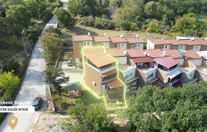 C21 BAL'DAN SUSURLUK'TA SİTE İÇİNDE,DOĞAYLA İÇ İÇE TRİBLEX VİLLA