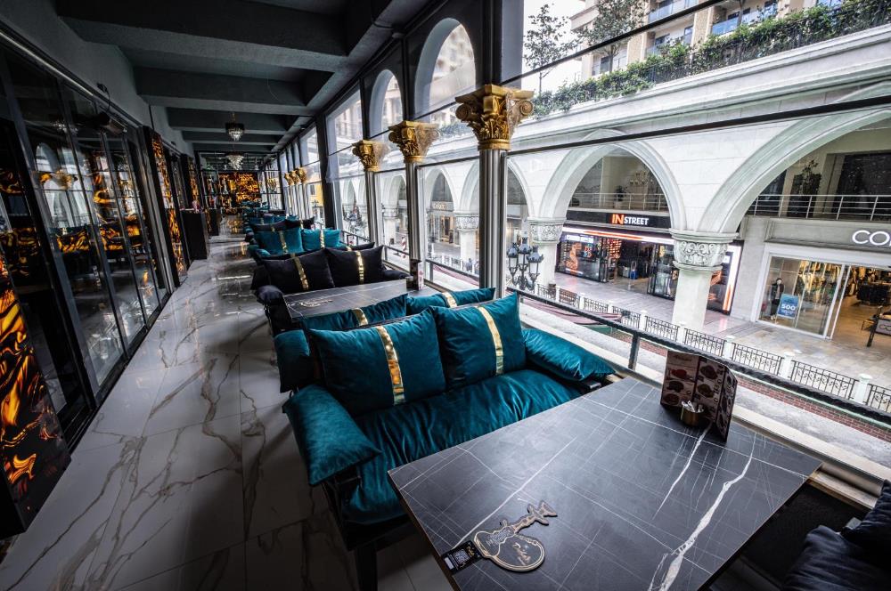 VENEZİA OUTLET AVM DE , İŞLEK ALANDA DEVREN KİRALIK CAFE