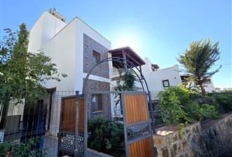 Bodrum Turgutreis'te Tam Müstakil Eşyalı Kiralık Tripleks