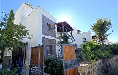 Bodrum Turgutreis'te Tam Müstakil Eşyalı Kiralık Tripleks