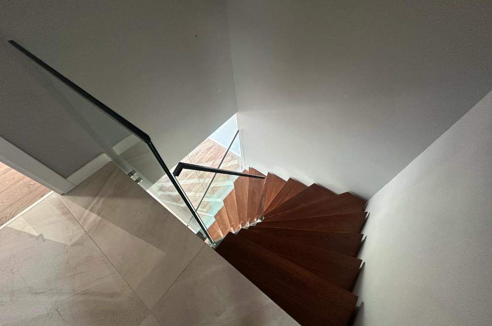 CENTURY21 GERÇEK'TEN KEMER ROOF 1'DE KEYİFLİ 3+1 ÇATI DUBLEKS