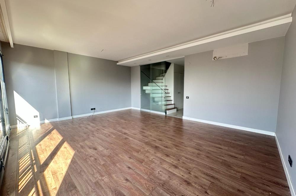 CENTURY21 GERÇEK'TEN KEMER ROOF 1'DE KEYİFLİ 3+1 ÇATI DUBLEKS