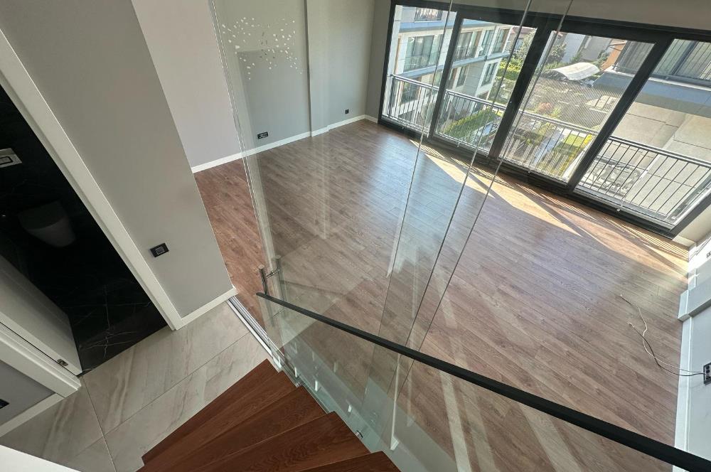CENTURY21 GERÇEK'TEN KEMER ROOF 1'DE KEYİFLİ 3+1 ÇATI DUBLEKS