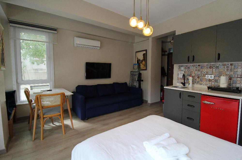 TARLABAŞI BULVARI ÜZERİNDE TAKSİME 3 DK YATIRIMLIK İKİ DAİRE