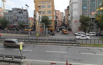 TARLABAŞI BULVARI ÜZERİNDE TAKSİME 3 DK YATIRIMLIK İKİ DAİRE