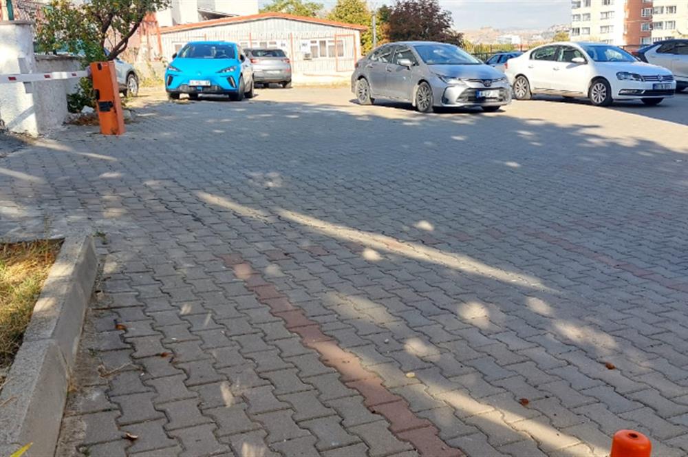 BAHÇELİEVLER METRO DURAĞININ KARŞISINDA 3+1 KİRALIK DAİRE 