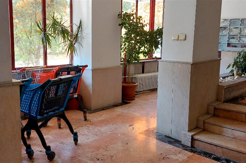 BAHÇELİEVLER METRO DURAĞININ KARŞISINDA 3+1 KİRALIK DAİRE 