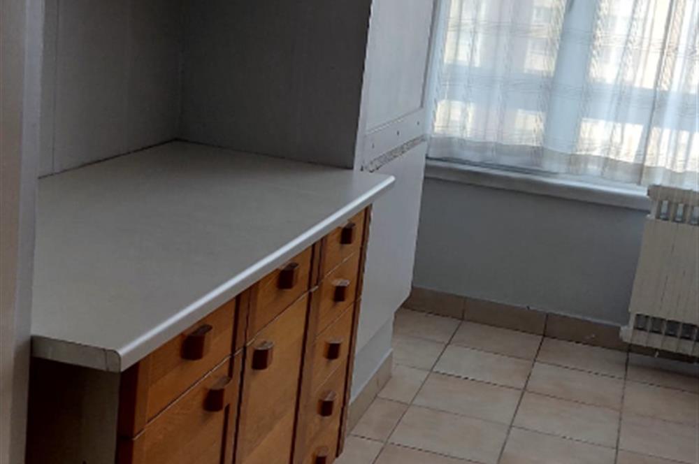 BAHÇELİEVLER METRO DURAĞININ KARŞISINDA 3+1 KİRALIK DAİRE 