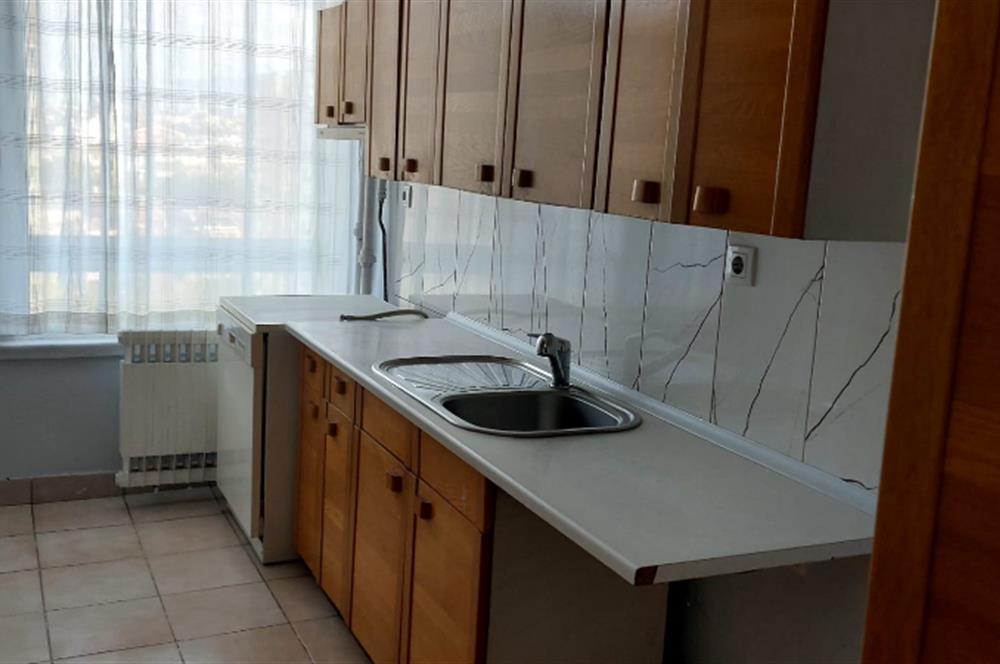 BAHÇELİEVLER METRO DURAĞININ KARŞISINDA 3+1 KİRALIK DAİRE 