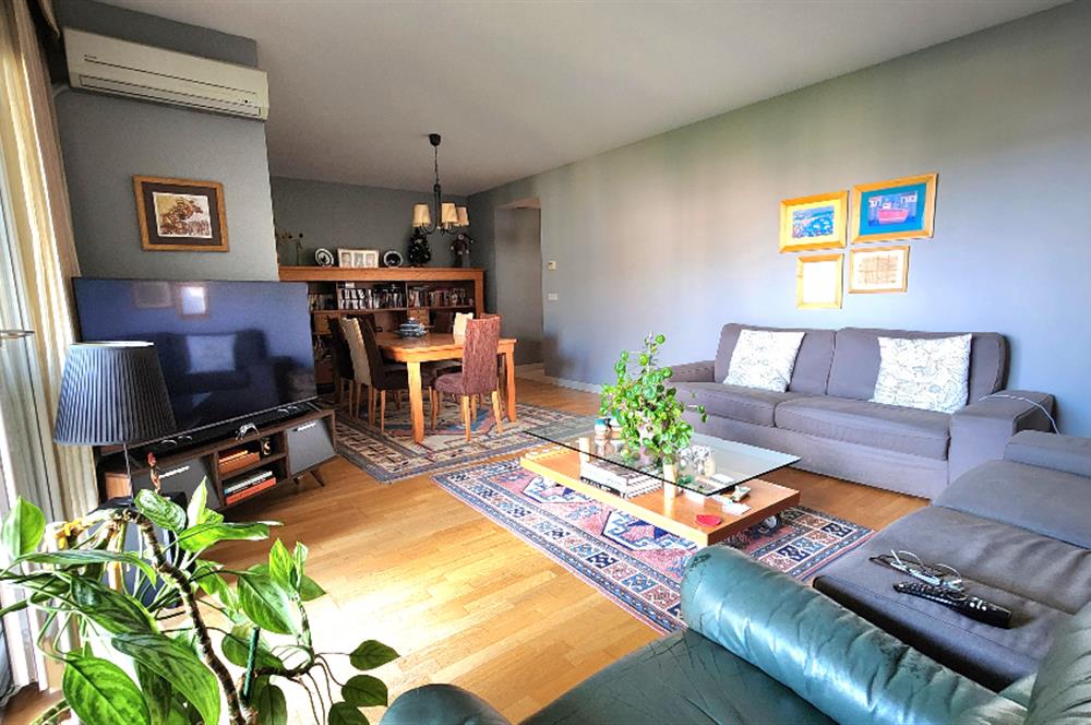 C21 DEN İSTANBUL BİS SİTESİ'NDE SATILIK HAVUZ CEPHELİ 2+1 DAİRE