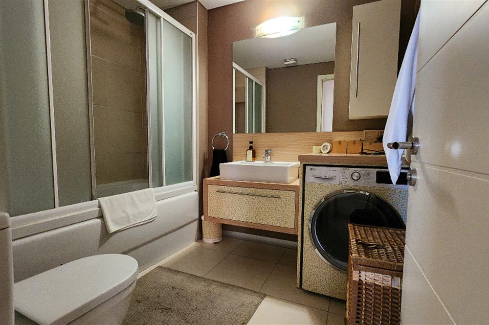 C21 DEN İSTANBUL BİS SİTESİ'NDE SATILIK HAVUZ CEPHELİ 2+1 DAİRE