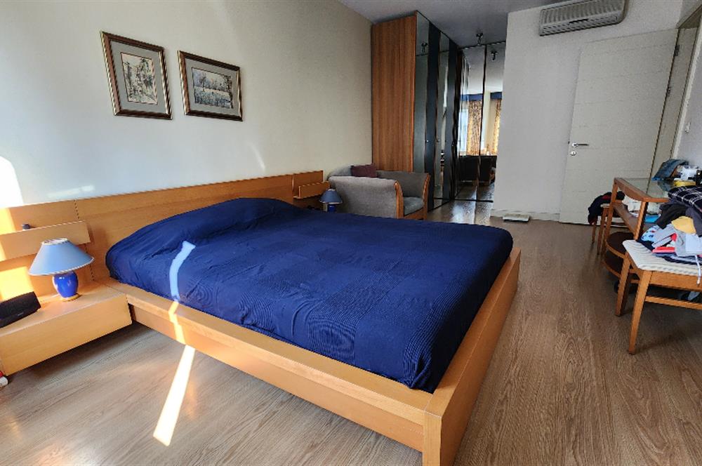 C21 DEN İSTANBUL BİS SİTESİ'NDE SATILIK HAVUZ CEPHELİ 2+1 DAİRE