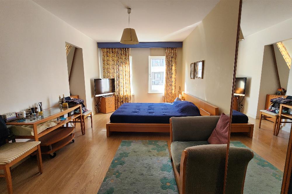 C21 DEN İSTANBUL BİS SİTESİ'NDE SATILIK HAVUZ CEPHELİ 2+1 DAİRE
