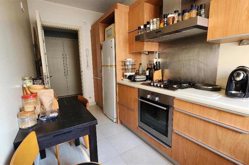C21 DEN İSTANBUL BİS SİTESİ'NDE SATILIK HAVUZ CEPHELİ 2+1 DAİRE