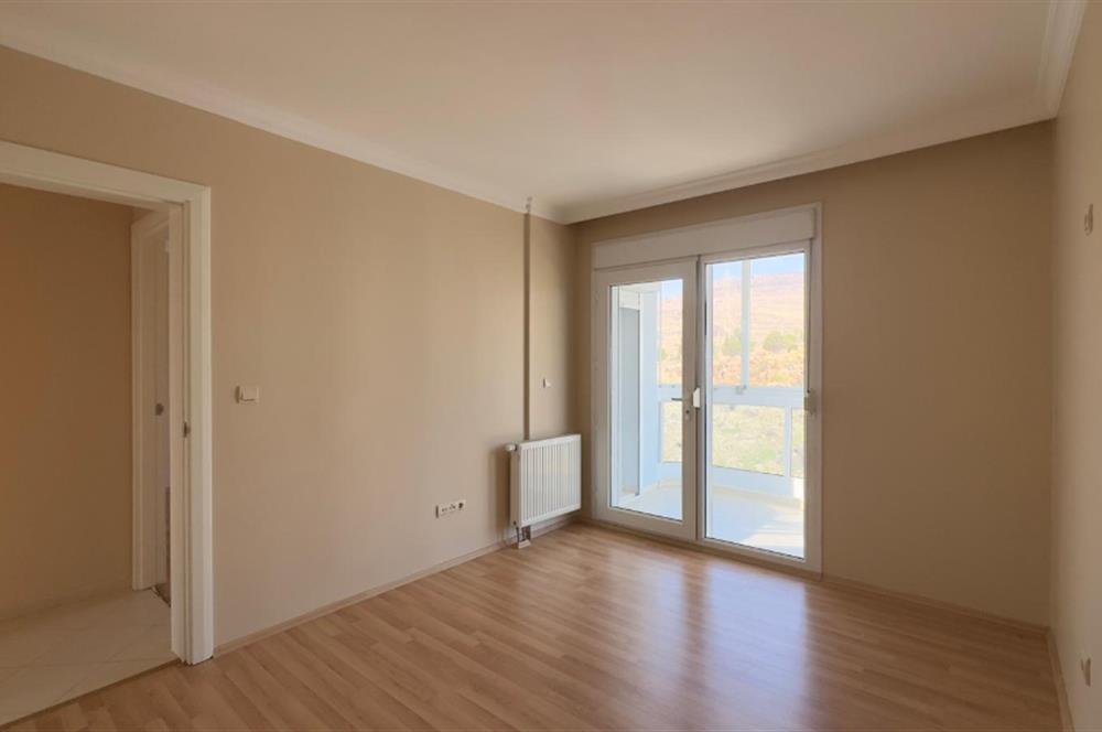 Yüksek Vadi Evleri'nde Doğa ve Deniz Manzaralı 3+1 Kiralık Daire