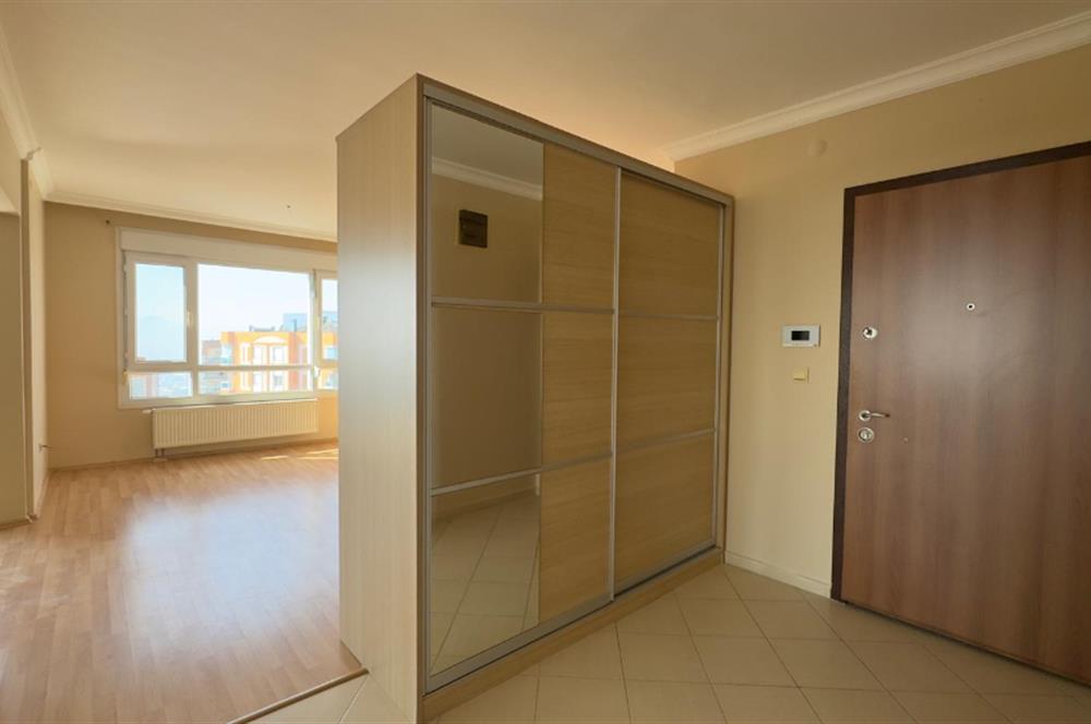 Yüksek Vadi Evleri'nde Doğa ve Deniz Manzaralı 3+1 Kiralık Daire