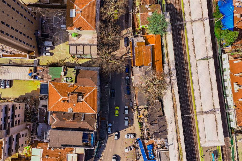 BAĞDAT CADDESİ ÜZERİNDE SATILIK YATIRIMLIK 3 DÜKKANLI BİNA