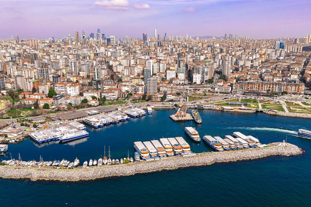 BAĞDAT CADDESİ ÜZERİNDE SATILIK YATIRIMLIK 3 DÜKKANLI BİNA