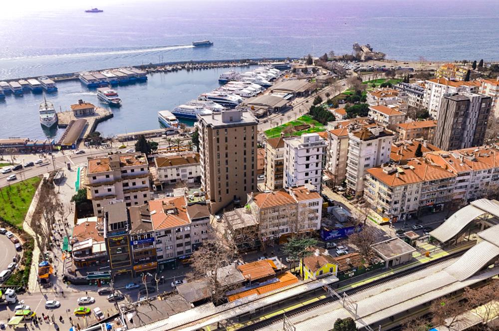 BAĞDAT CADDESİ ÜZERİNDE SATILIK YATIRIMLIK 3 DÜKKANLI BİNA