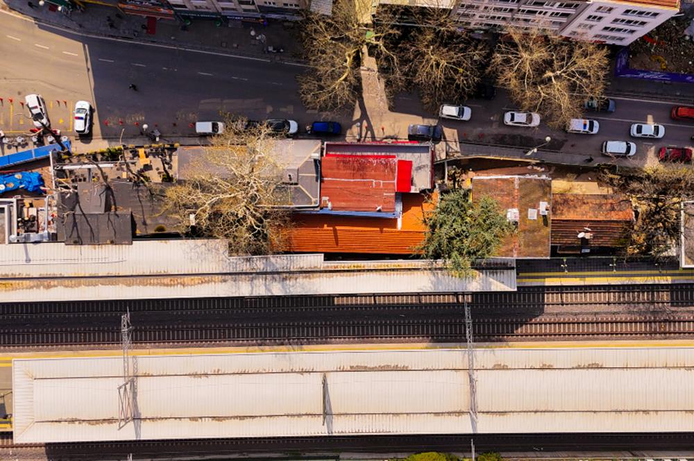 BAĞDAT CADDESİ ÜZERİNDE SATILIK YATIRIMLIK 3 DÜKKANLI BİNA
