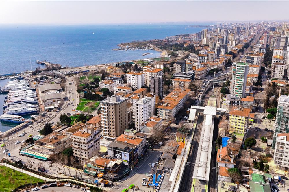 BAĞDAT CADDESİ ÜZERİNDE SATILIK YATIRIMLIK 3 DÜKKANLI BİNA