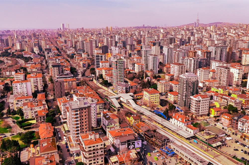 BAĞDAT CADDESİ ÜZERİNDE SATILIK YATIRIMLIK 3 DÜKKANLI BİNA