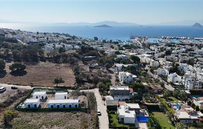 Bodrum Turgutreis Marinaya Yürüme Mesafesinde Deniz ve Şehir Manzaralı Müstakil 1.000m2 İmarlı Arsa