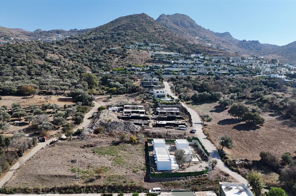 Bodrum Turgutreis Marinaya Yürüme Mesafesinde Deniz ve Şehir Manzaralı Müstakil 1.000m2 İmarlı Arsa