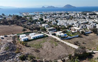 Bodrum Turgutreis Marinaya Yürüme Mesafesinde Deniz ve Şehir Manzaralı Müstakil 1.000m2 İmarlı Arsa