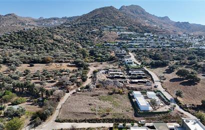 Bodrum Turgutreis Marinaya Yürüme Mesafesinde Deniz ve Şehir Manzaralı Müstakil 1.000m2 İmarlı Arsa