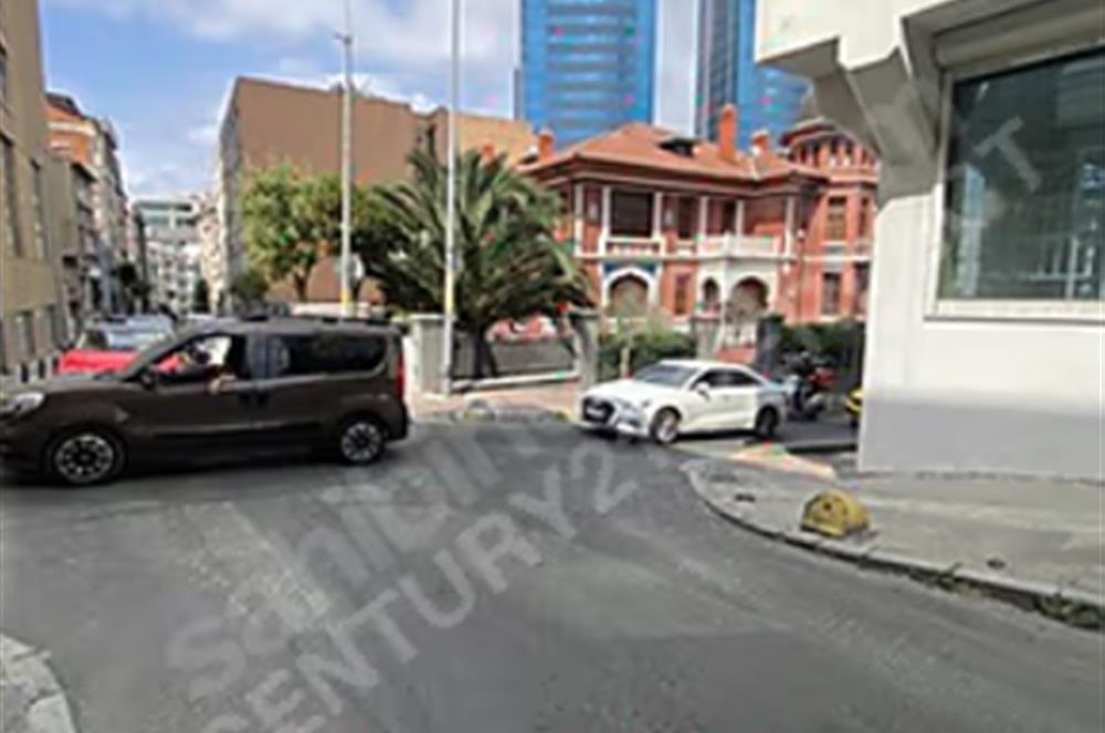 ŞİŞLİ MEŞRUTİYET MAHALLESİN'DE MERKEZİ KONUMDA 1+1 DAİRE
