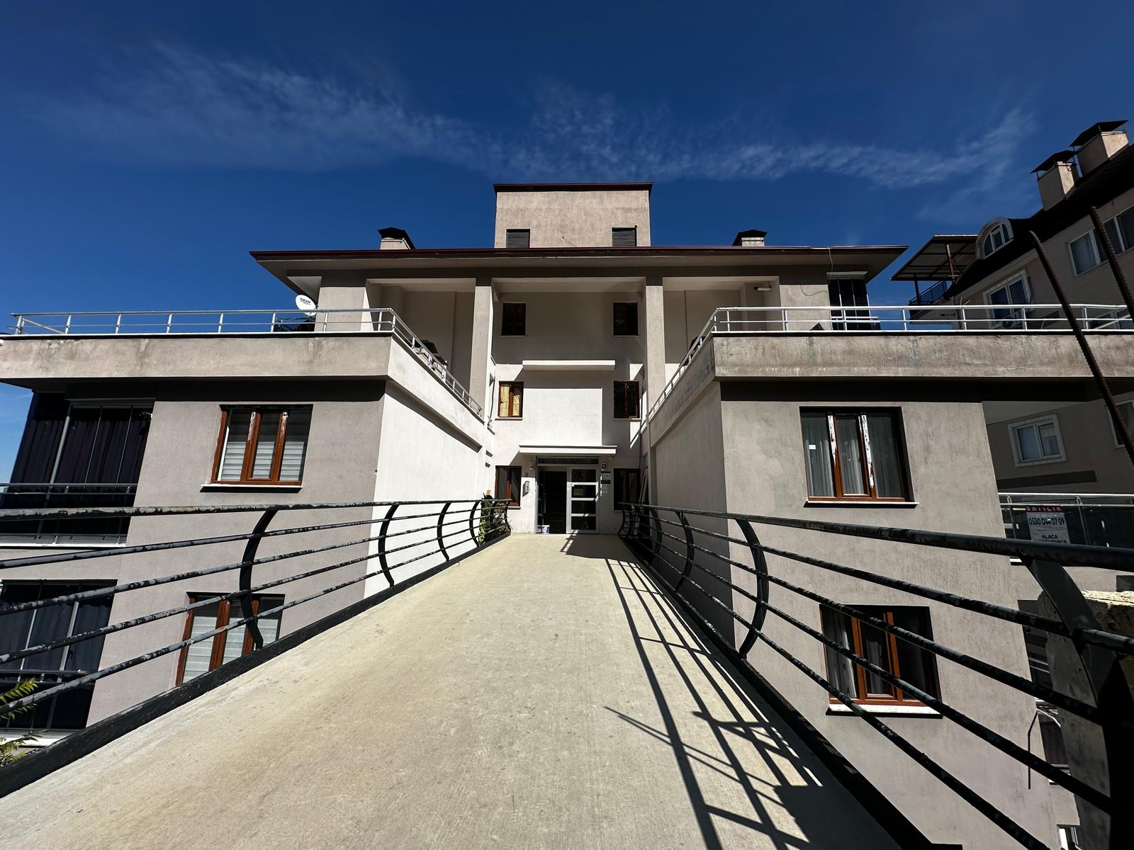 ZEYTİNKÖY MAHALLESİNDE 1+1 EŞYALI SATILIK APART